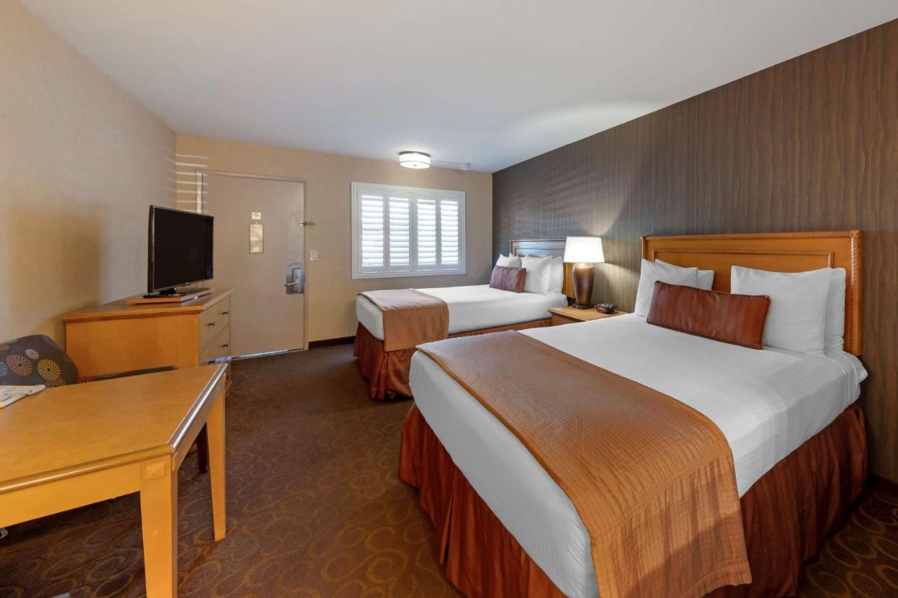 Best Western Plus Pavilions Anaheim Bagian luar foto
