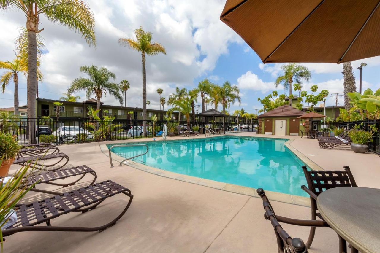 Best Western Plus Pavilions Anaheim Bagian luar foto