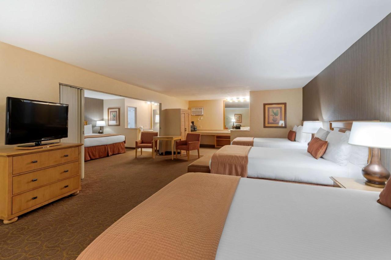 Best Western Plus Pavilions Anaheim Bagian luar foto