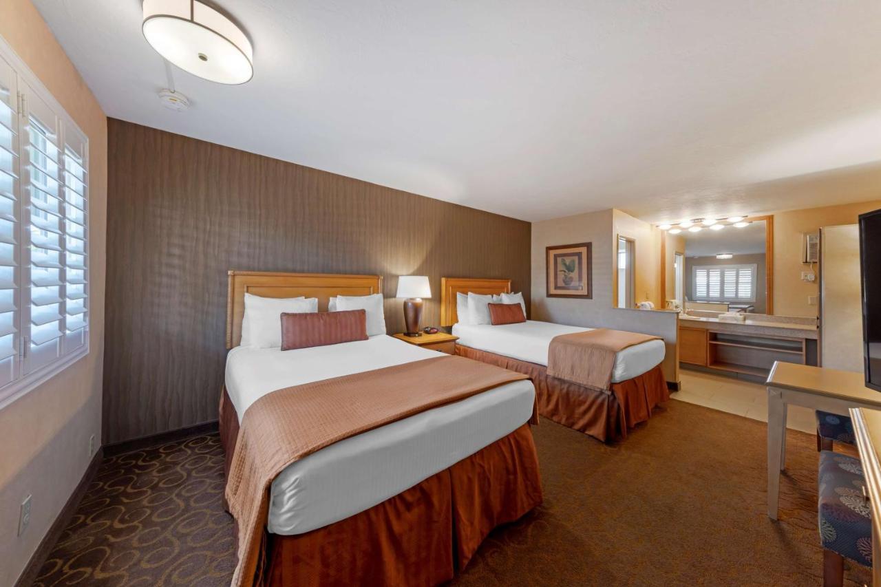 Best Western Plus Pavilions Anaheim Bagian luar foto