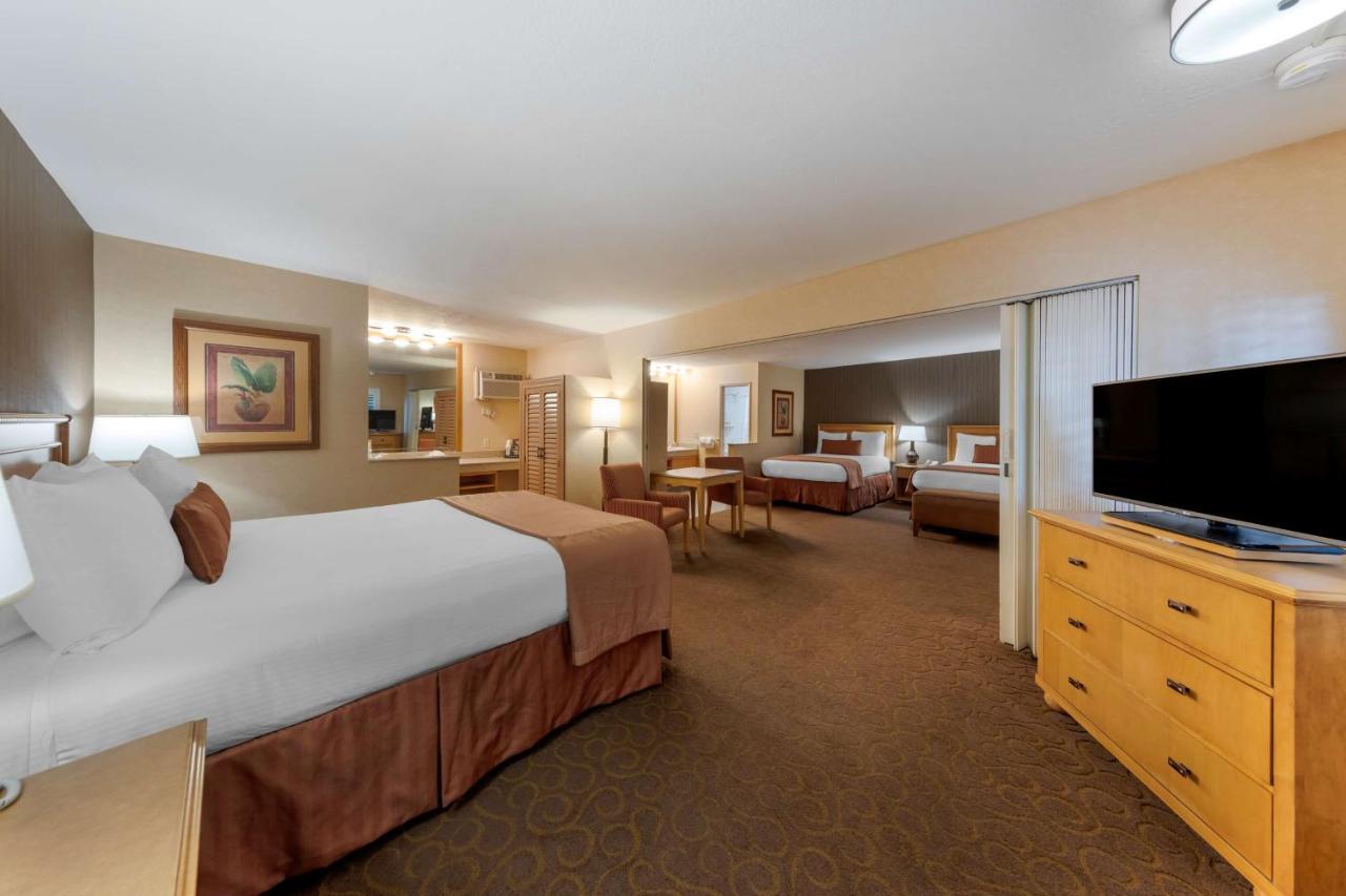 Best Western Plus Pavilions Anaheim Bagian luar foto