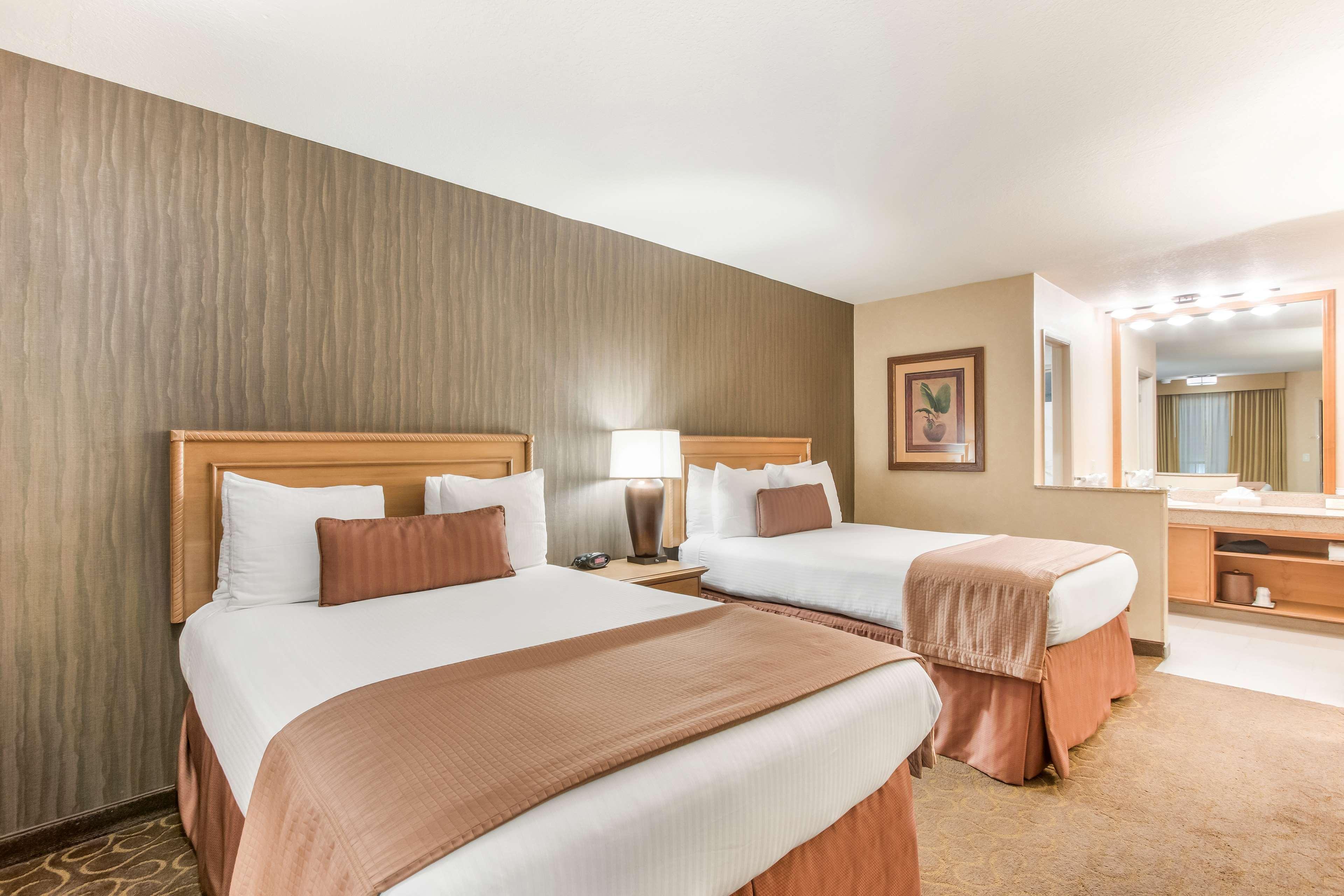 Best Western Plus Pavilions Anaheim Bagian luar foto