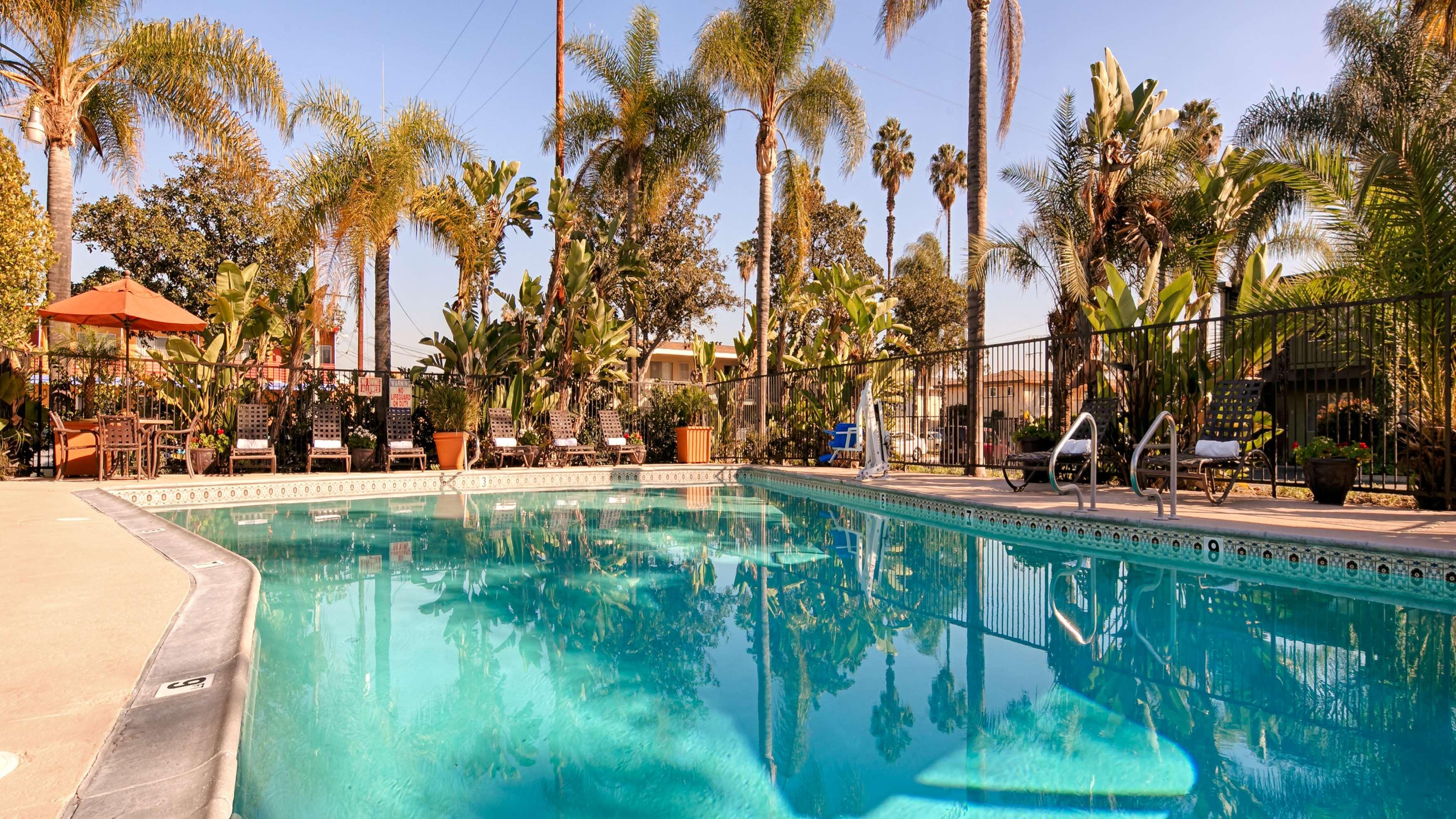 Best Western Plus Pavilions Anaheim Bagian luar foto