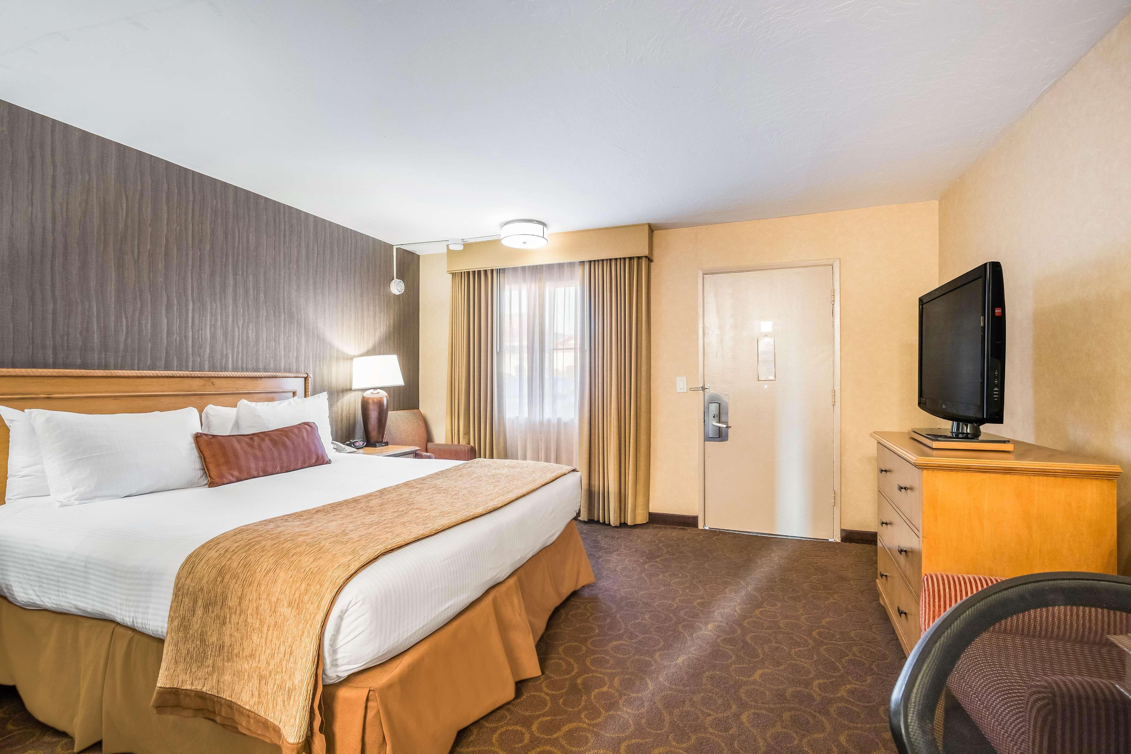 Best Western Plus Pavilions Anaheim Bagian luar foto