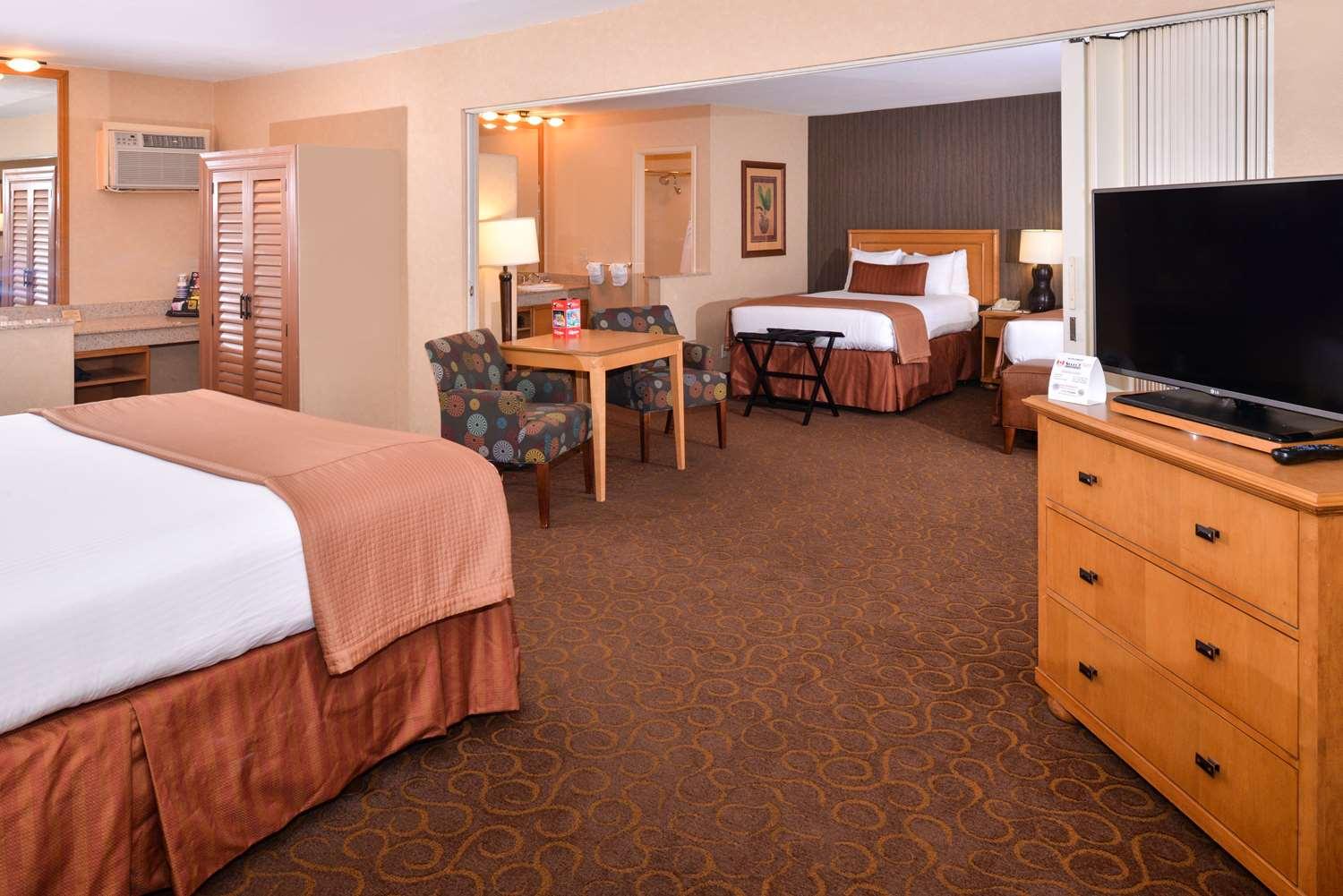 Best Western Plus Pavilions Anaheim Bagian luar foto