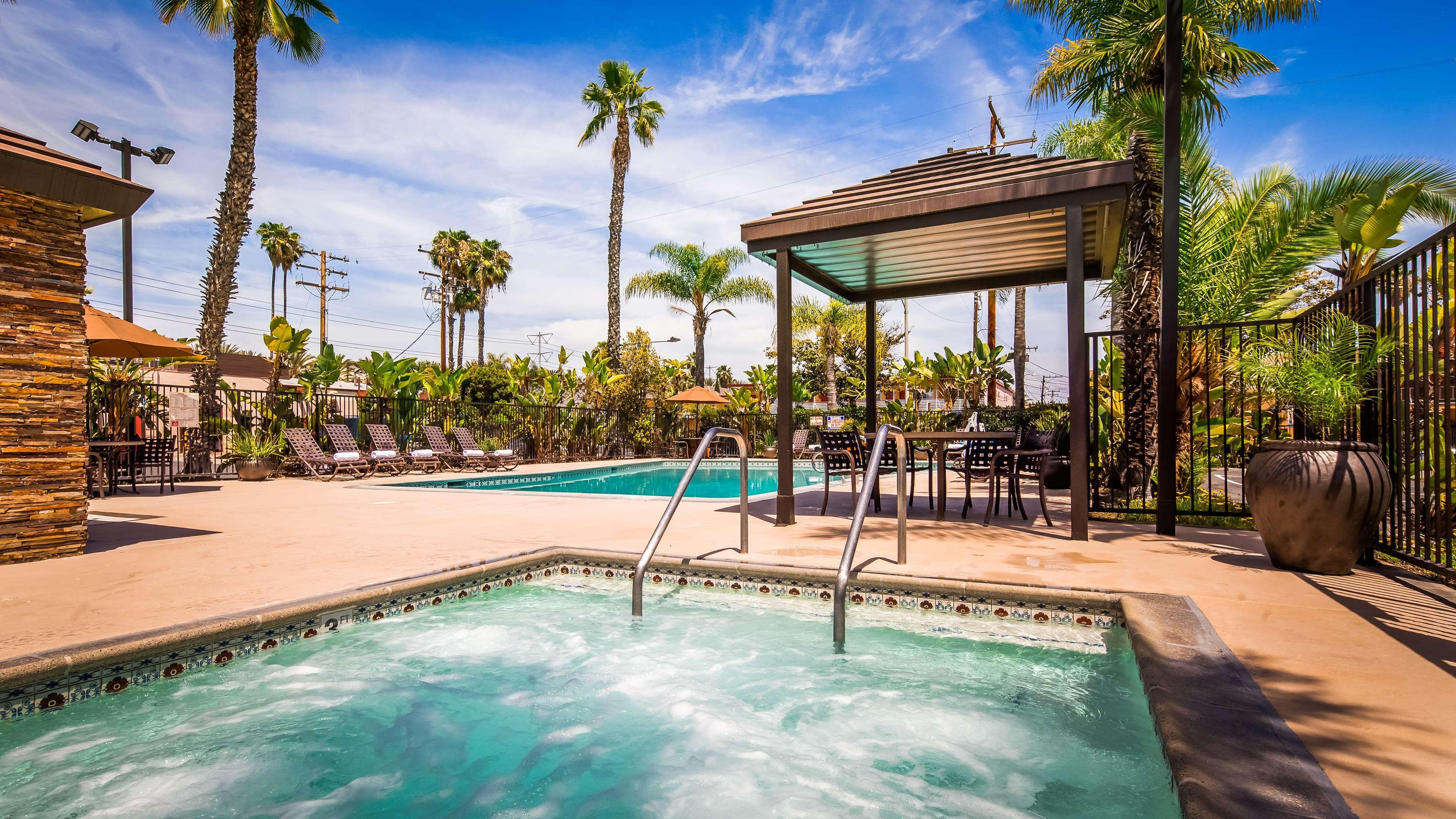 Best Western Plus Pavilions Anaheim Bagian luar foto