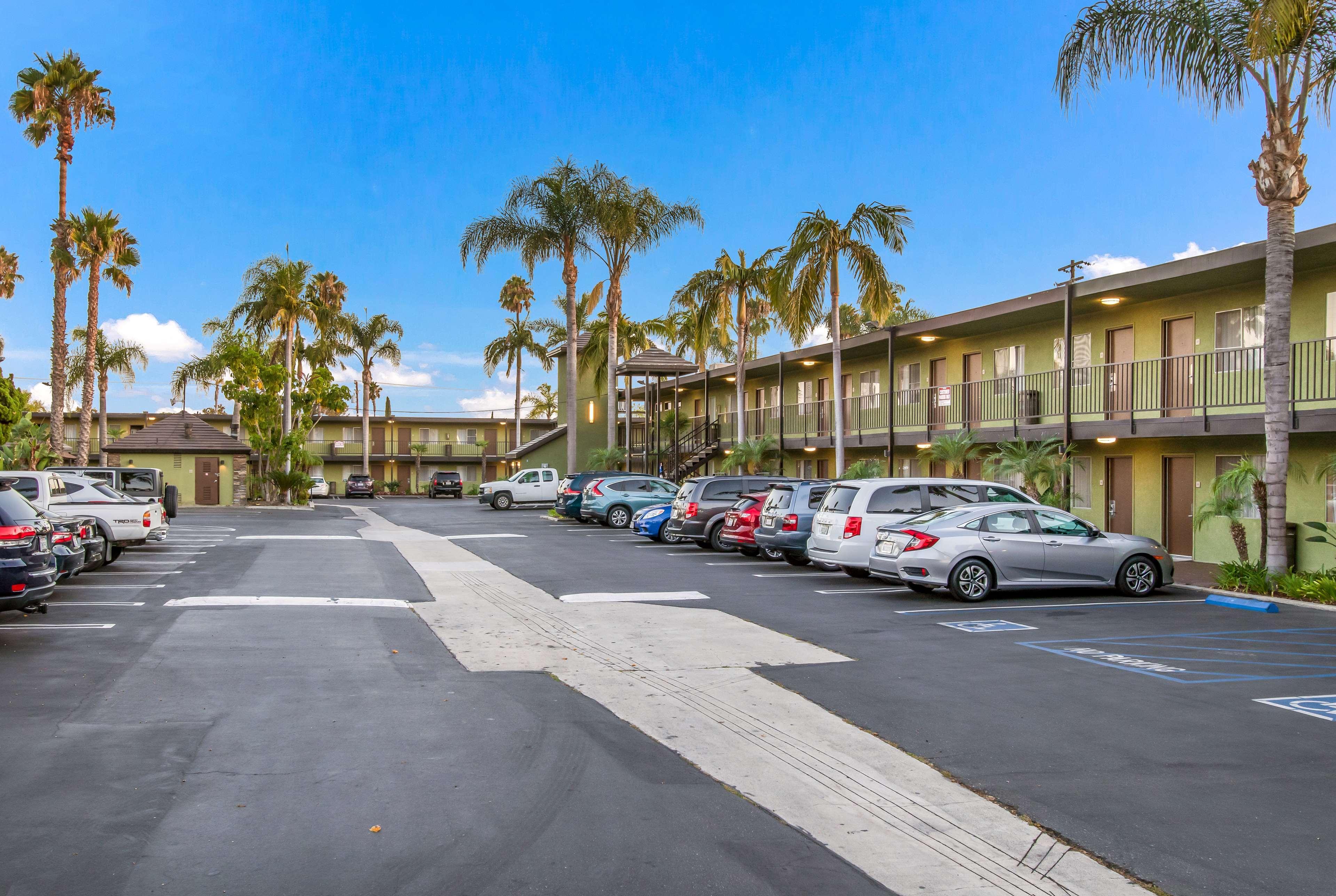 Best Western Plus Pavilions Anaheim Bagian luar foto