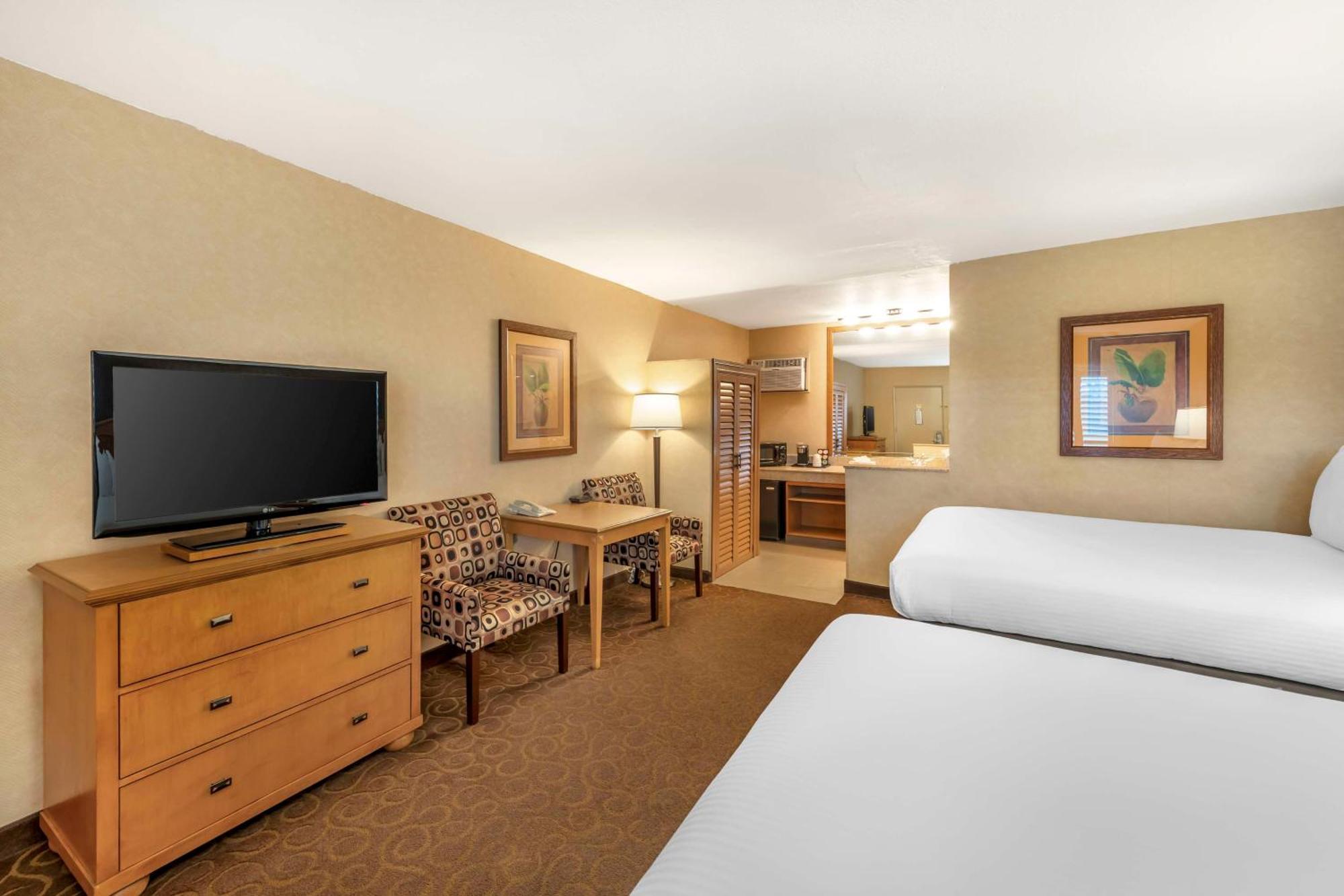 Best Western Plus Pavilions Anaheim Bagian luar foto