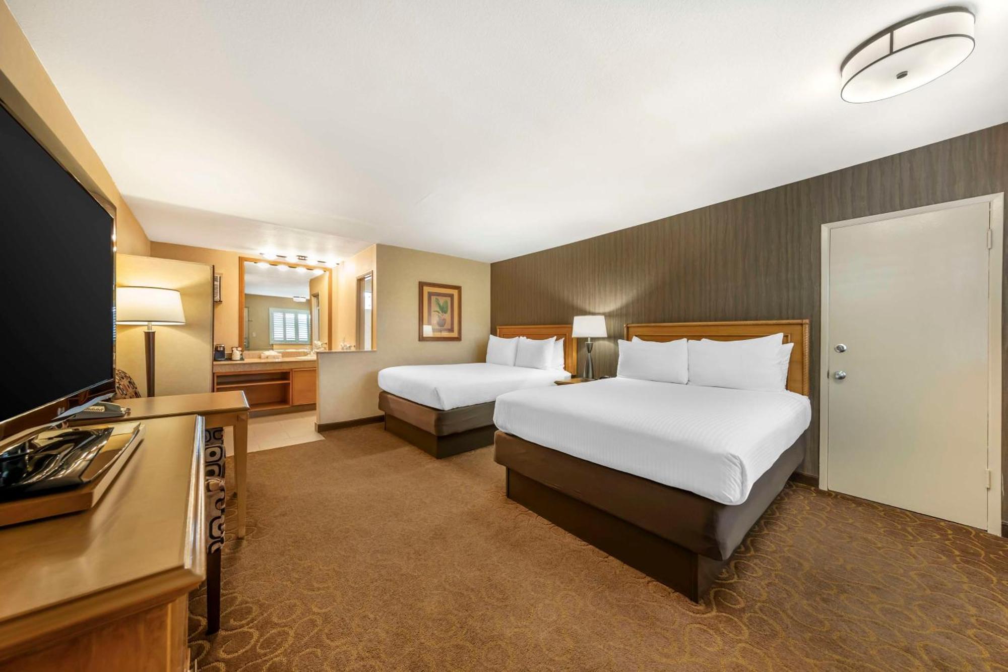 Best Western Plus Pavilions Anaheim Bagian luar foto